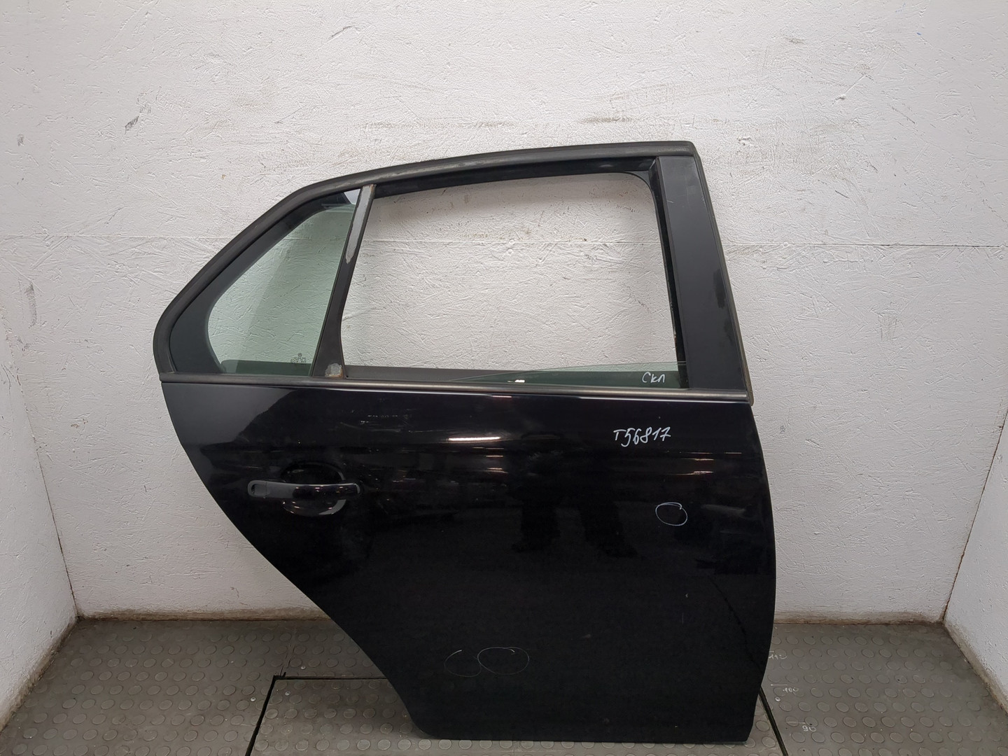 Дверь задняя правая
