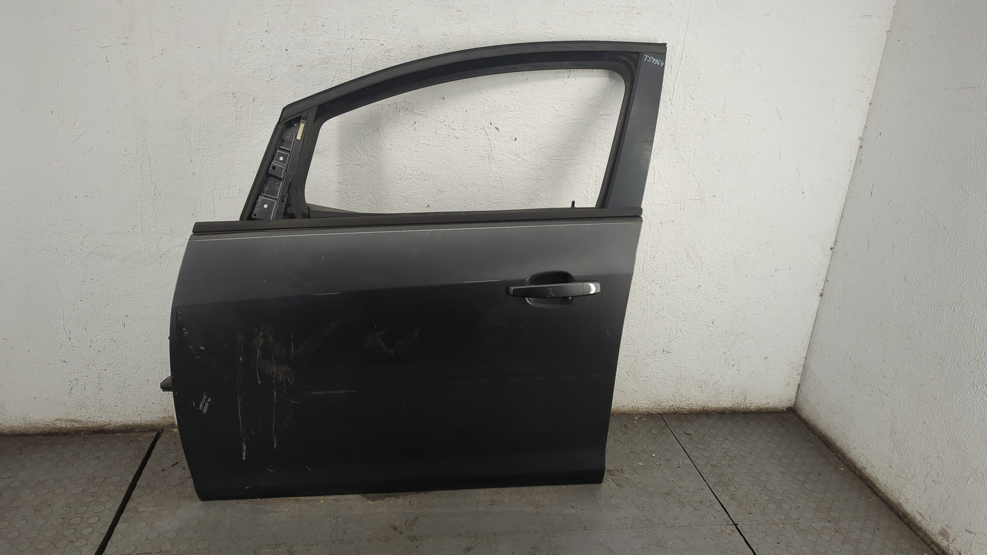 Дверь передняя левая