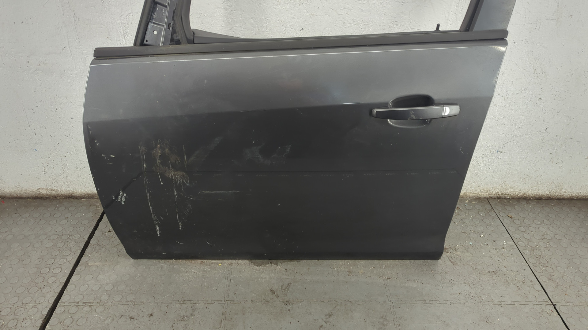 Дверь передняя левая