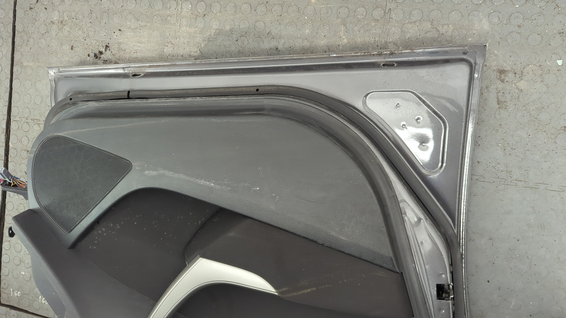 Дверь передняя левая