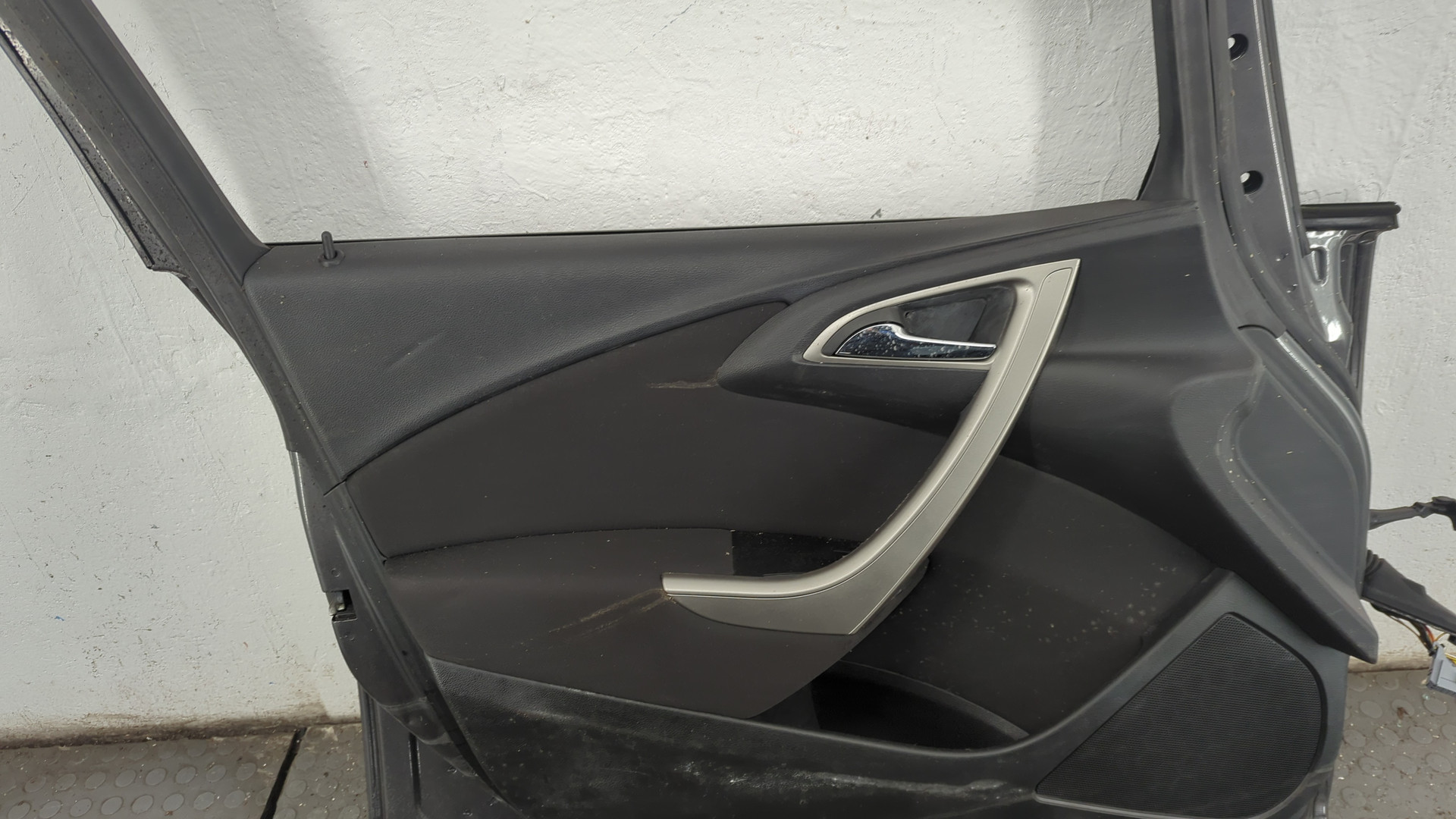 Дверь передняя левая