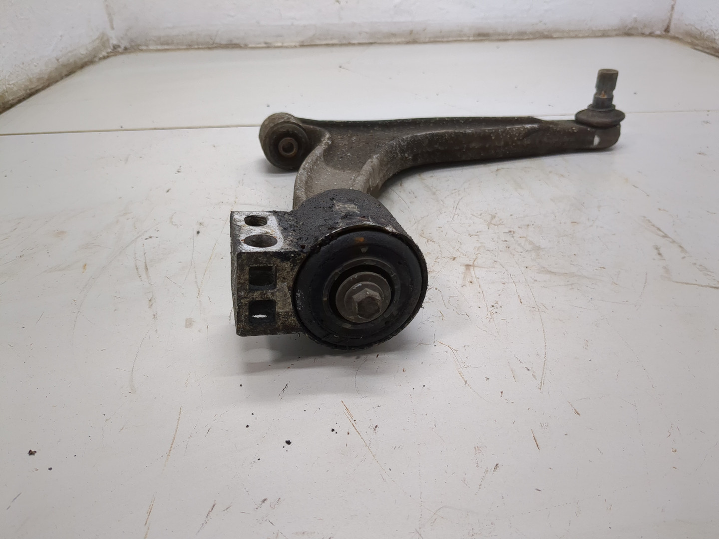 Рычаг передний правый