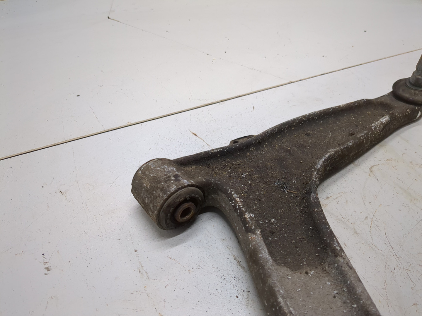 Рычаг передний правый