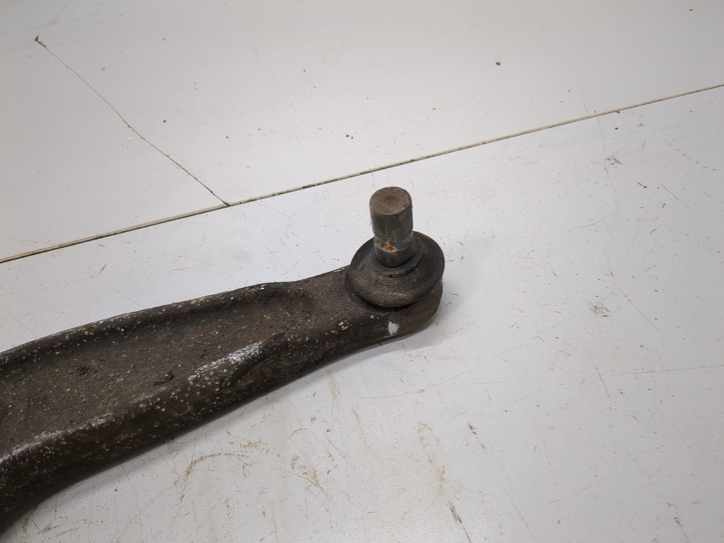 Рычаг передний правый