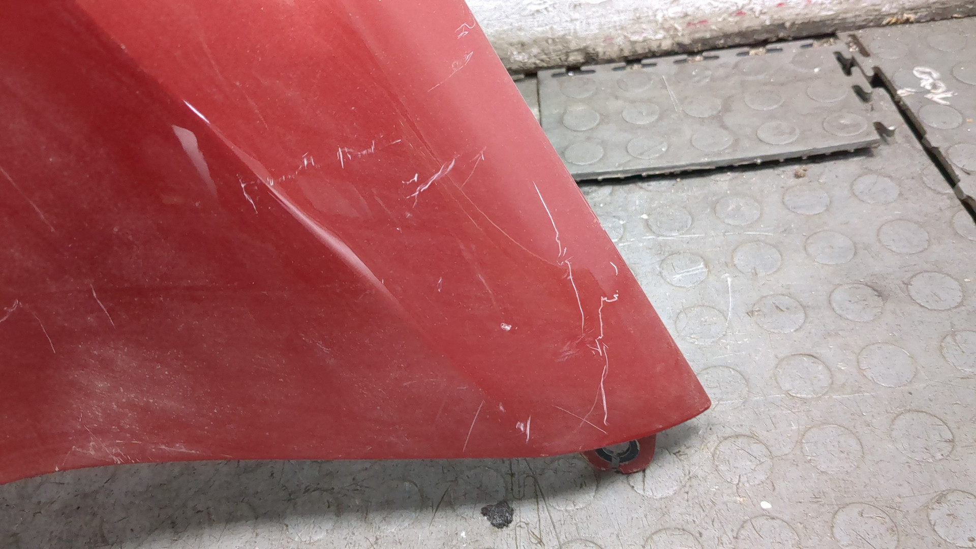 Крыло переднее левое