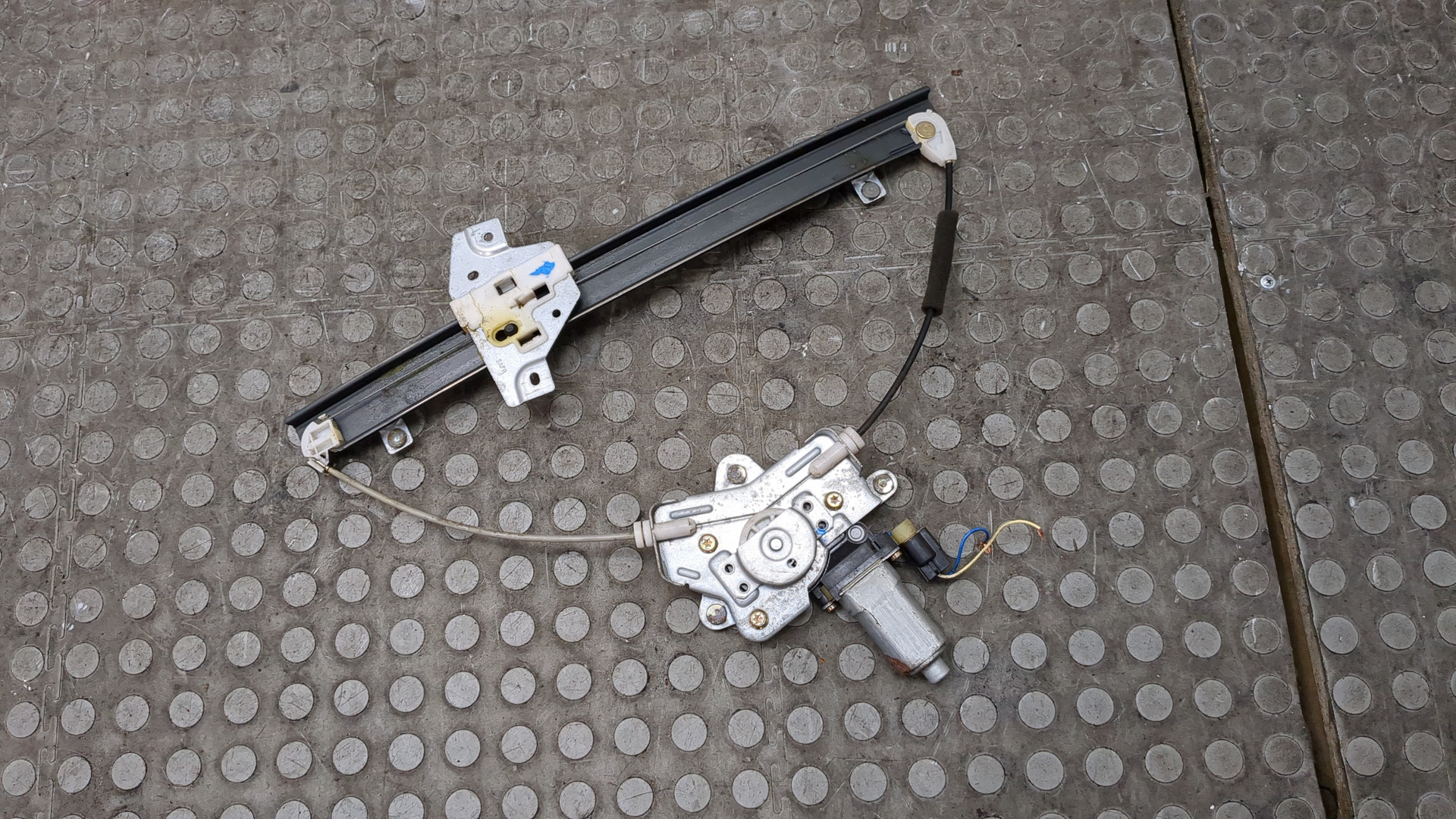 Стеклоподъемник электр. передний правый