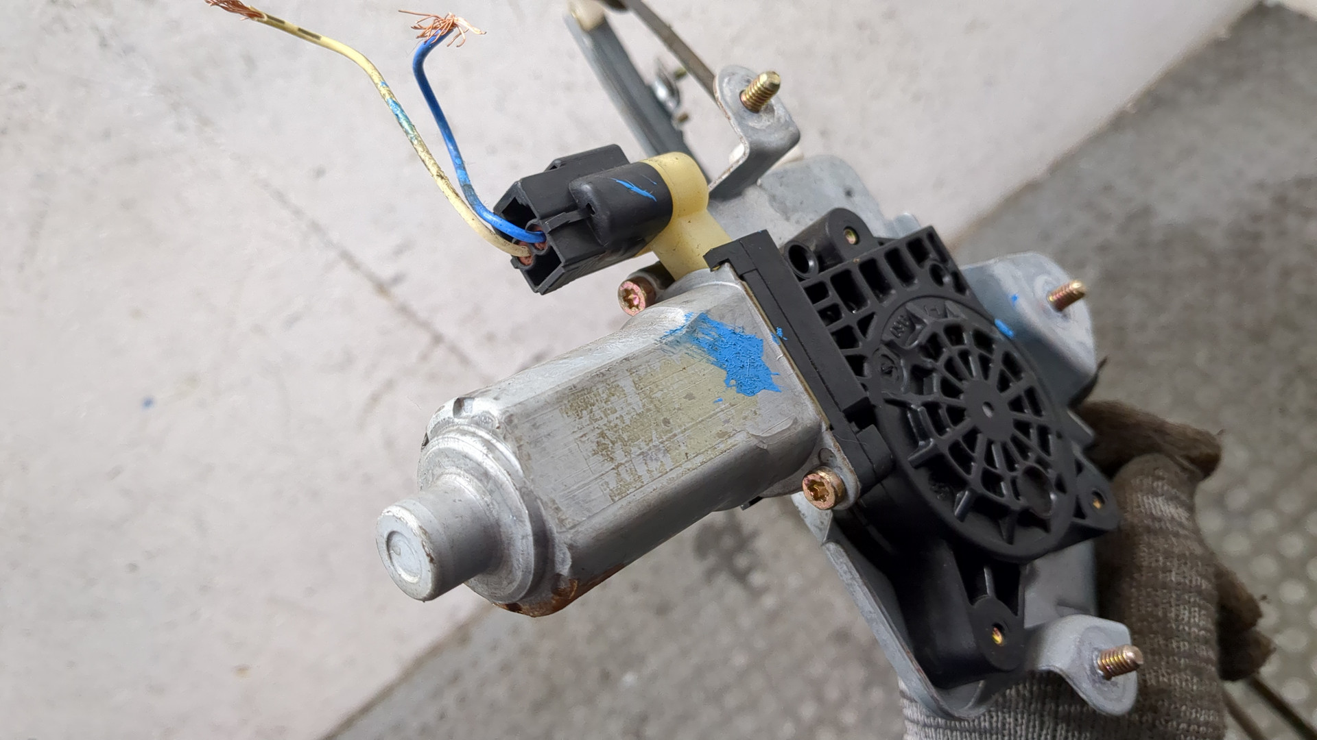 Стеклоподъемник электр. передний правый