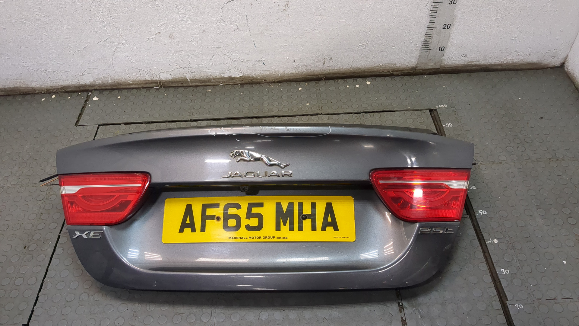 Дверь багажника