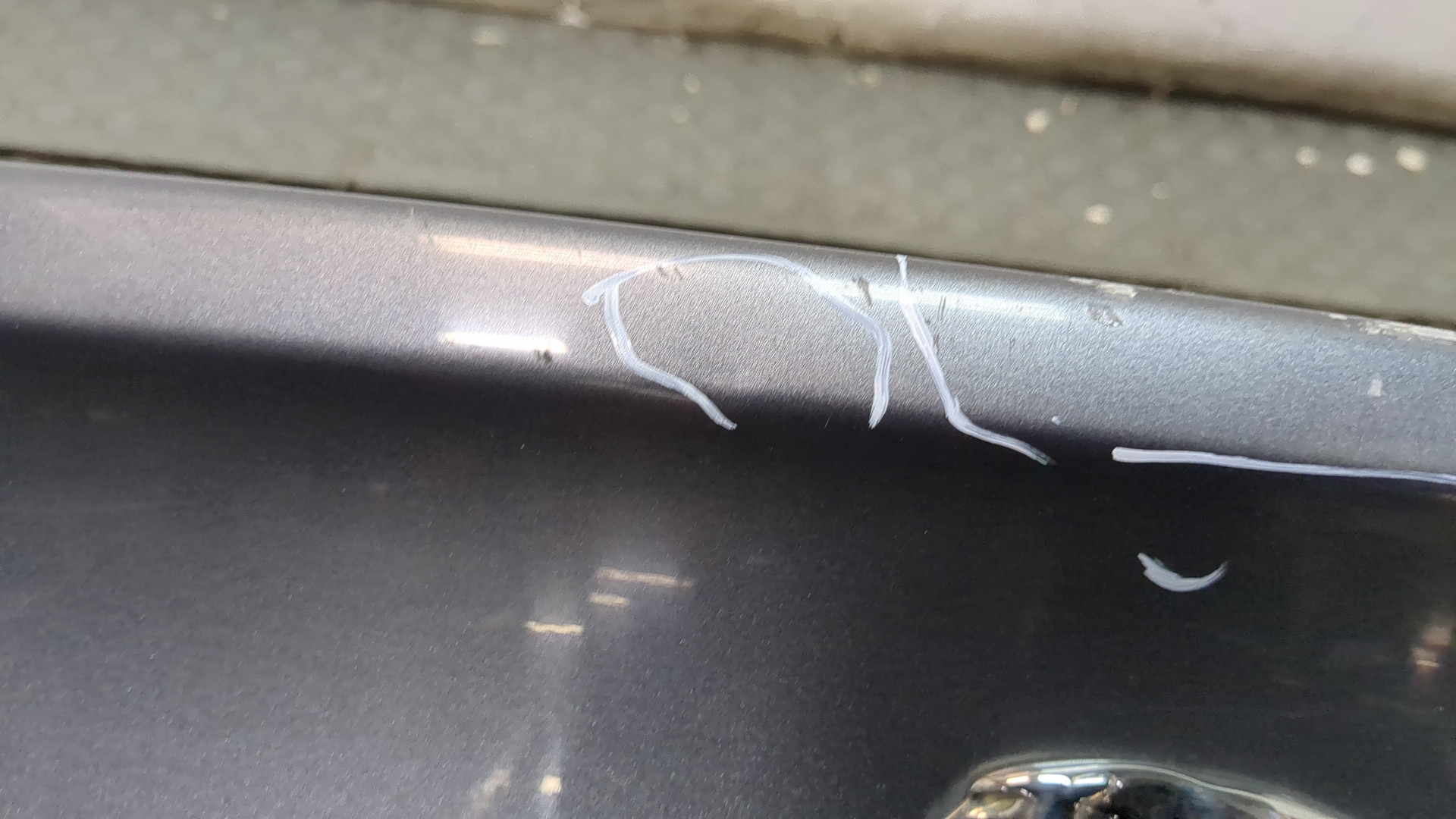 Дверь багажника