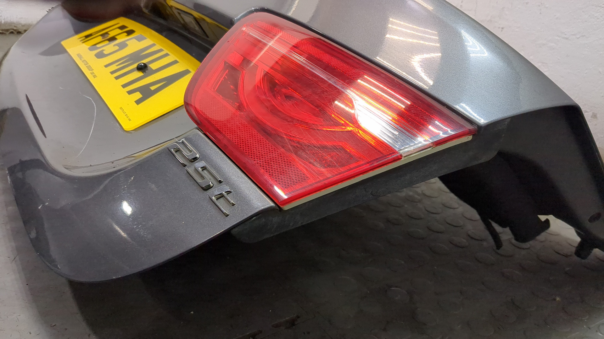 Дверь багажника