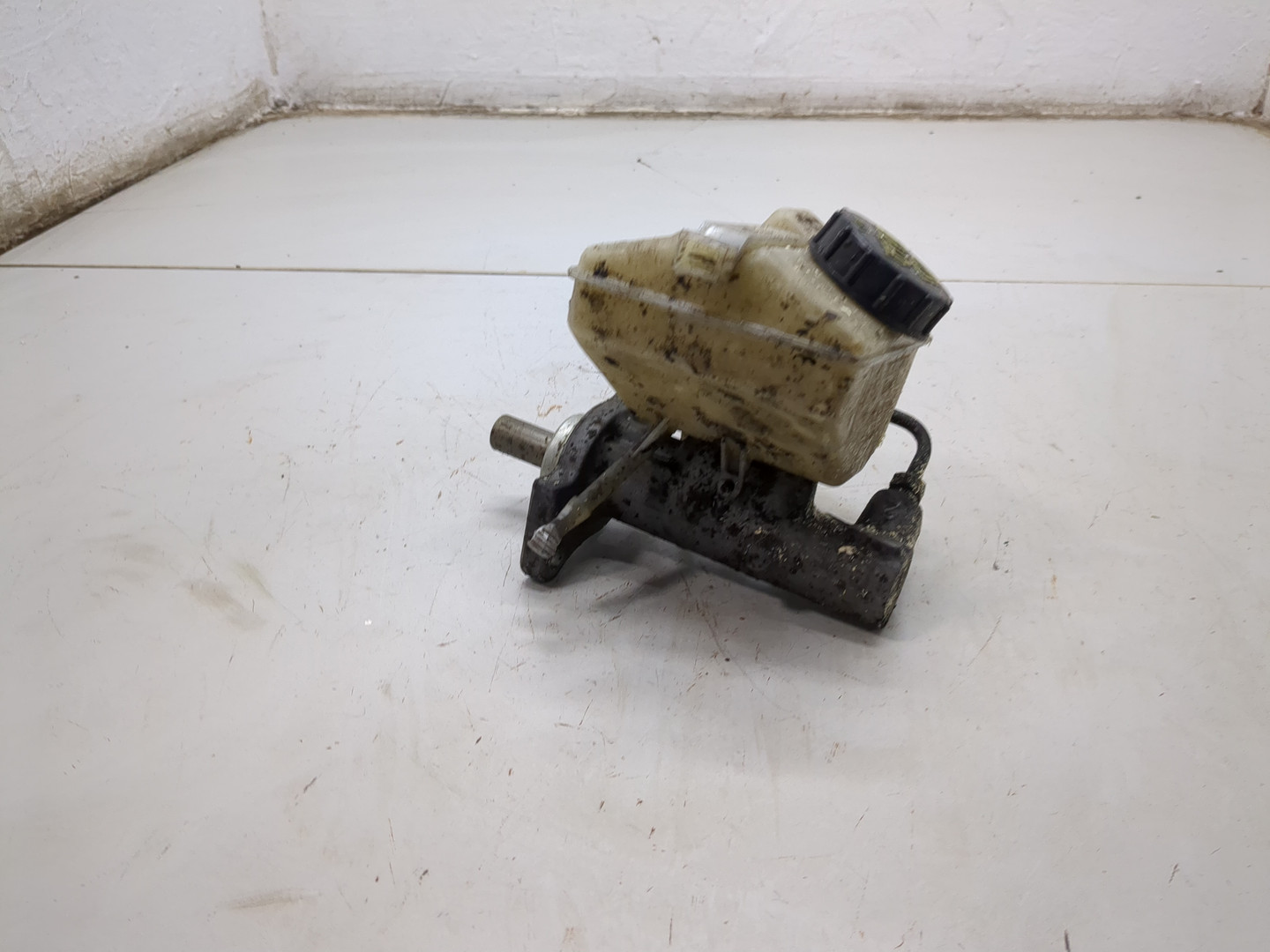 Цилиндр тормозной главный