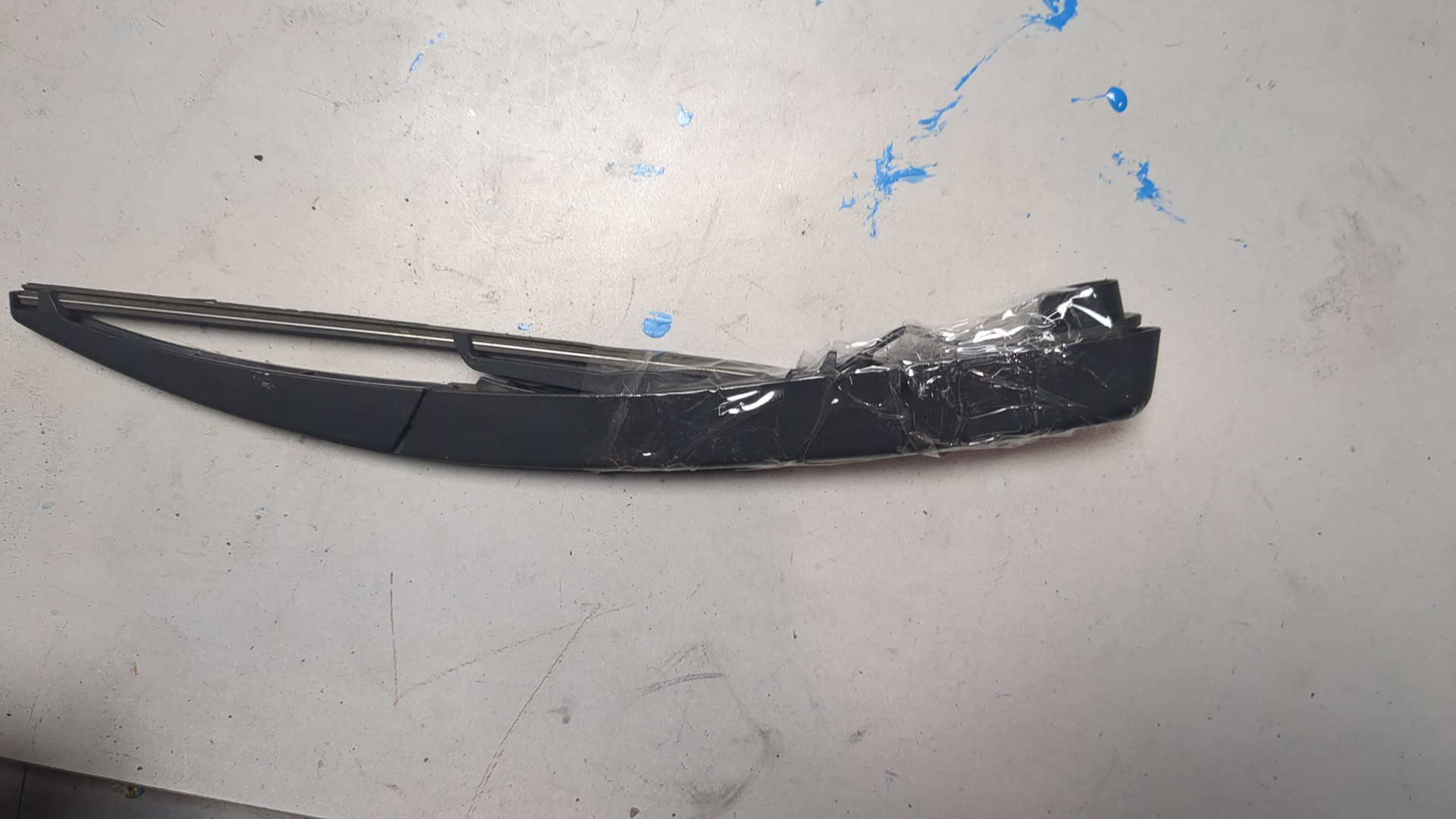 Поводок стеклоочистителя заднего