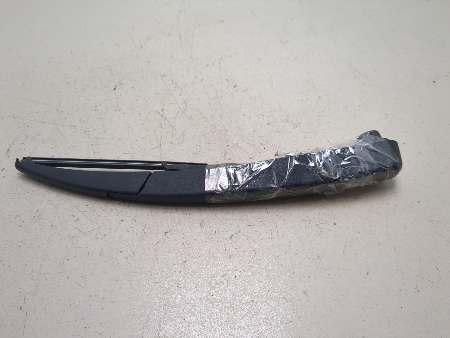 Поводок стеклоочистителя заднего