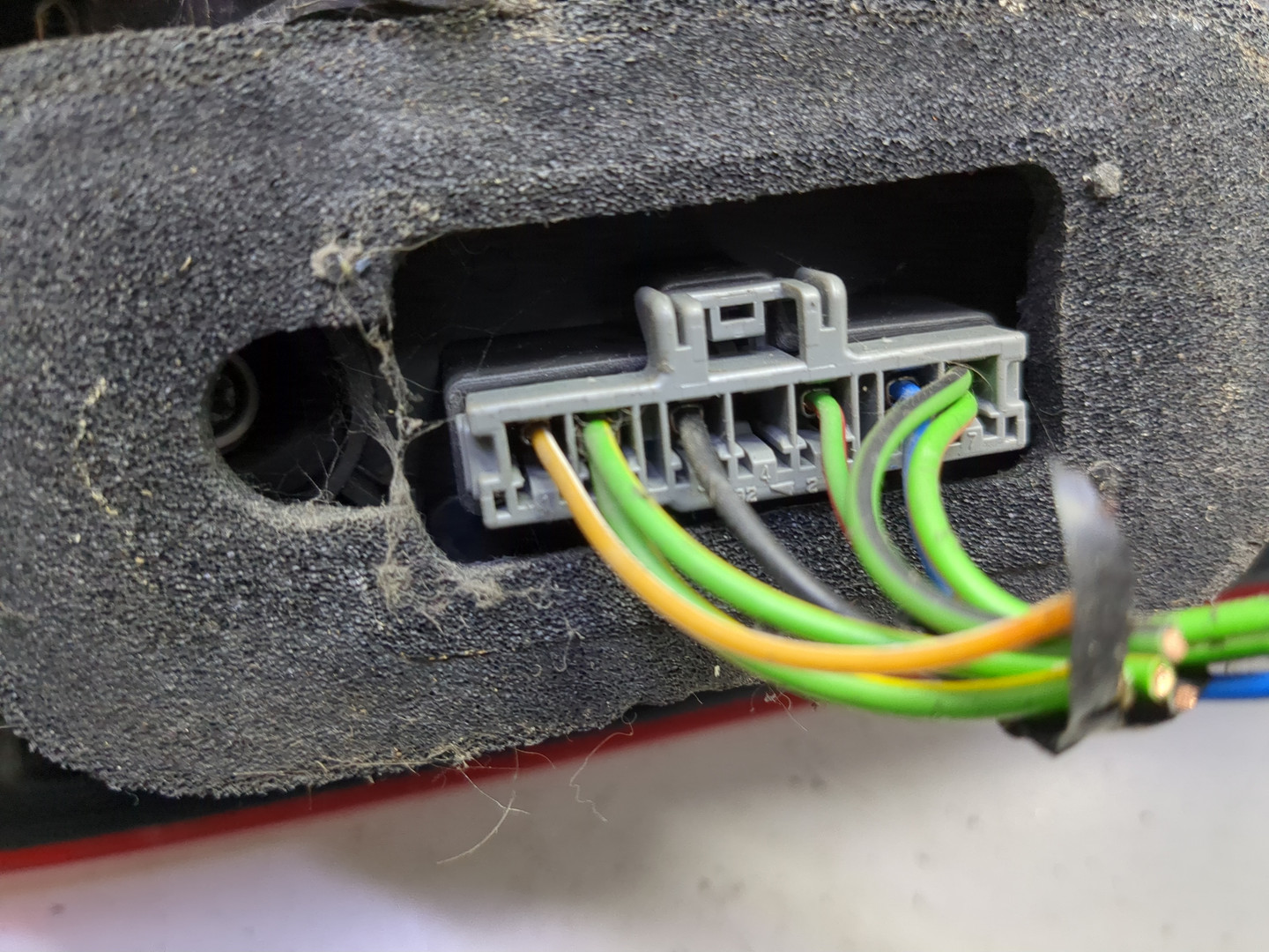 Фонарь задний левый