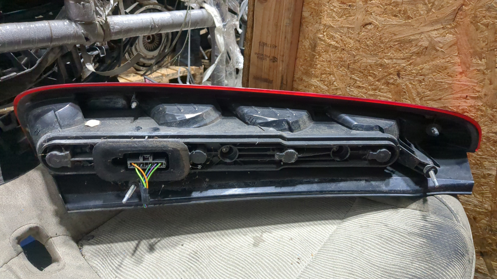 Фонарь задний правый