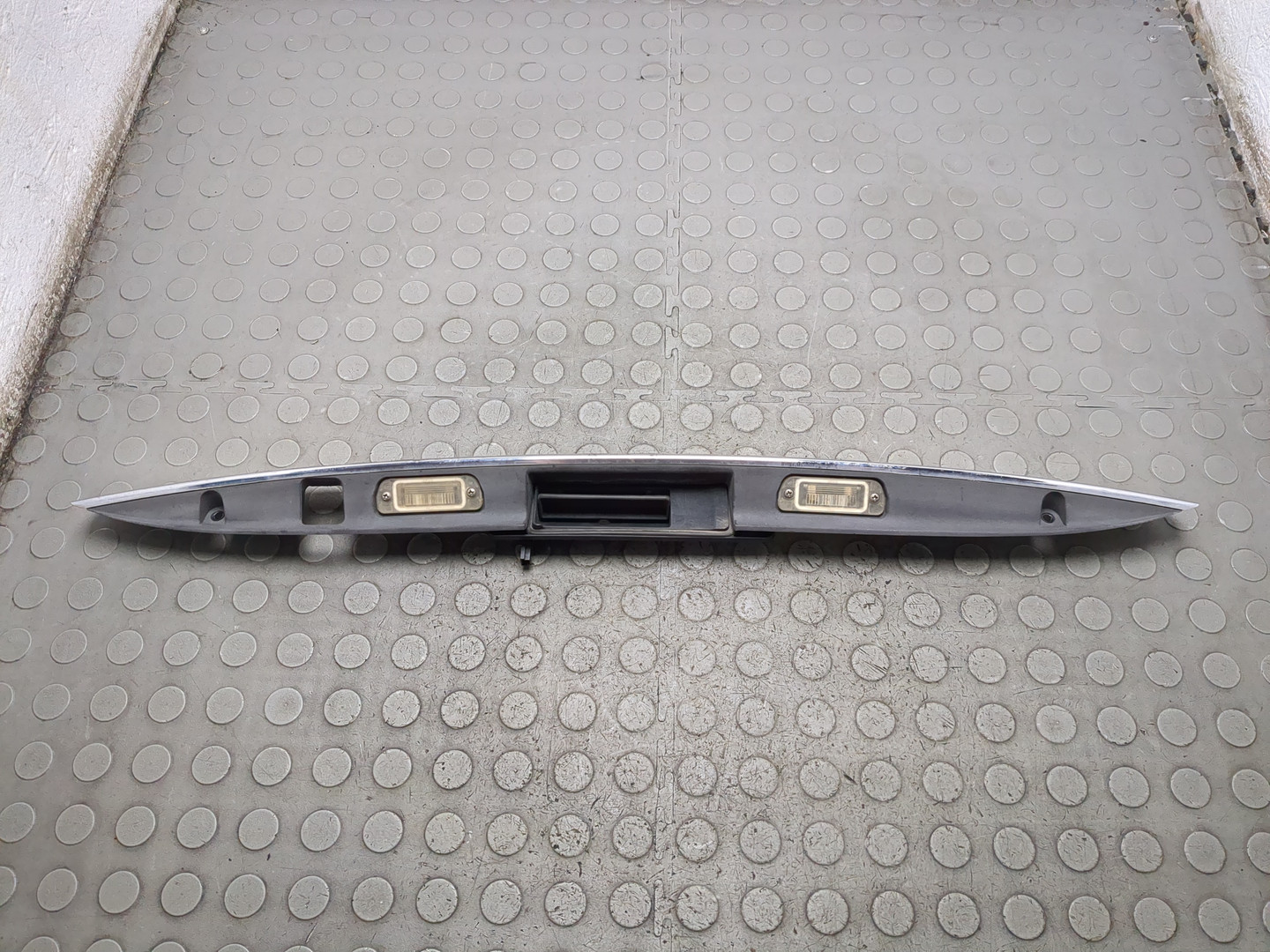 Фонарь подсветки номера