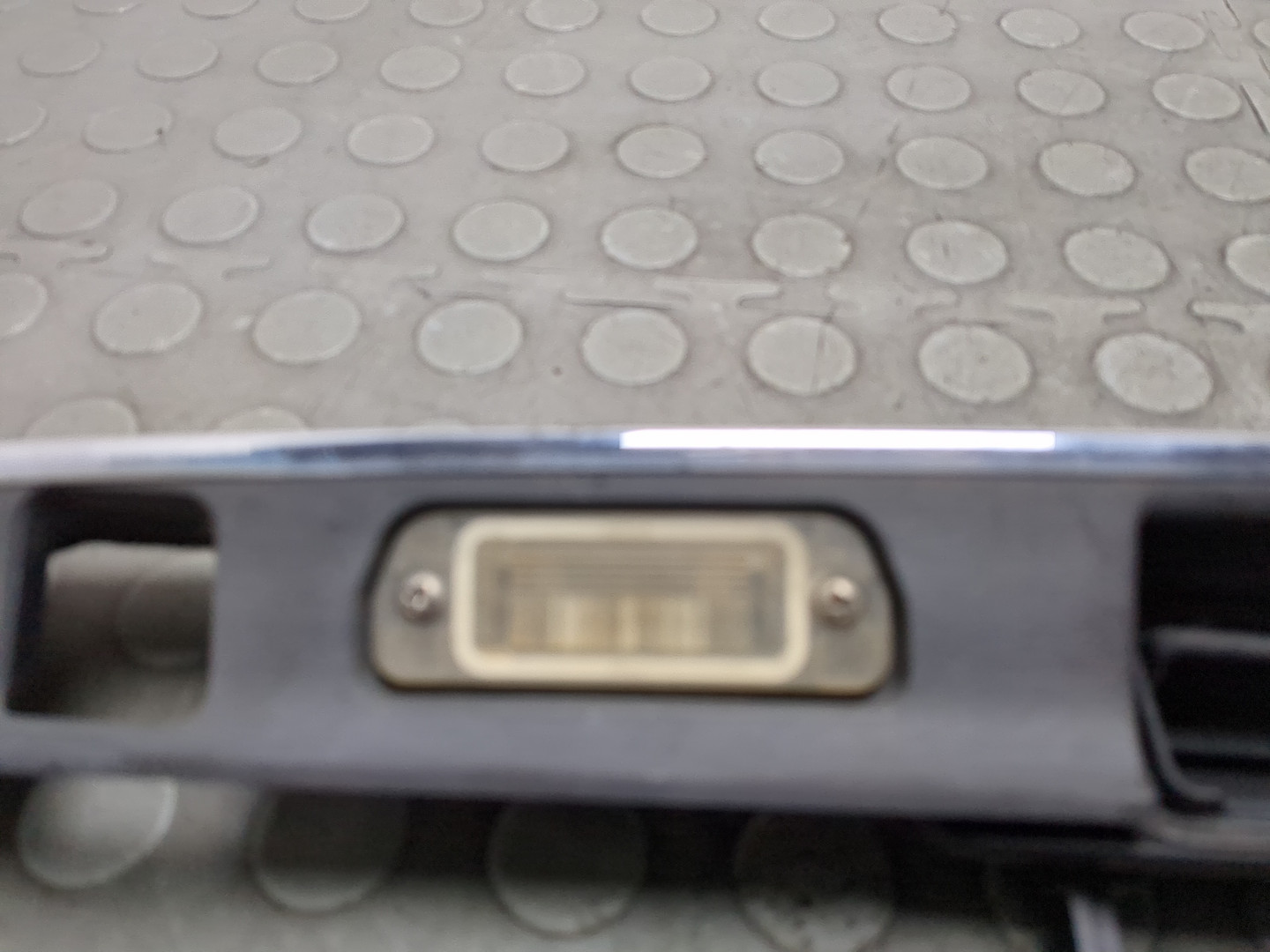 Фонарь подсветки номера