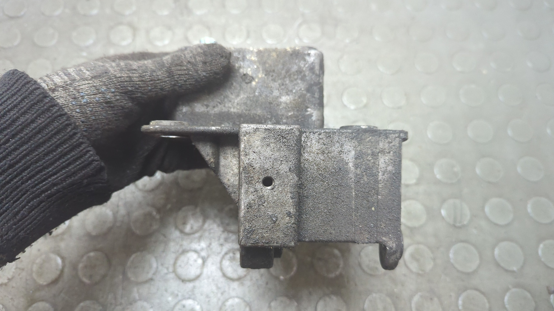 Кронштейн ГУР