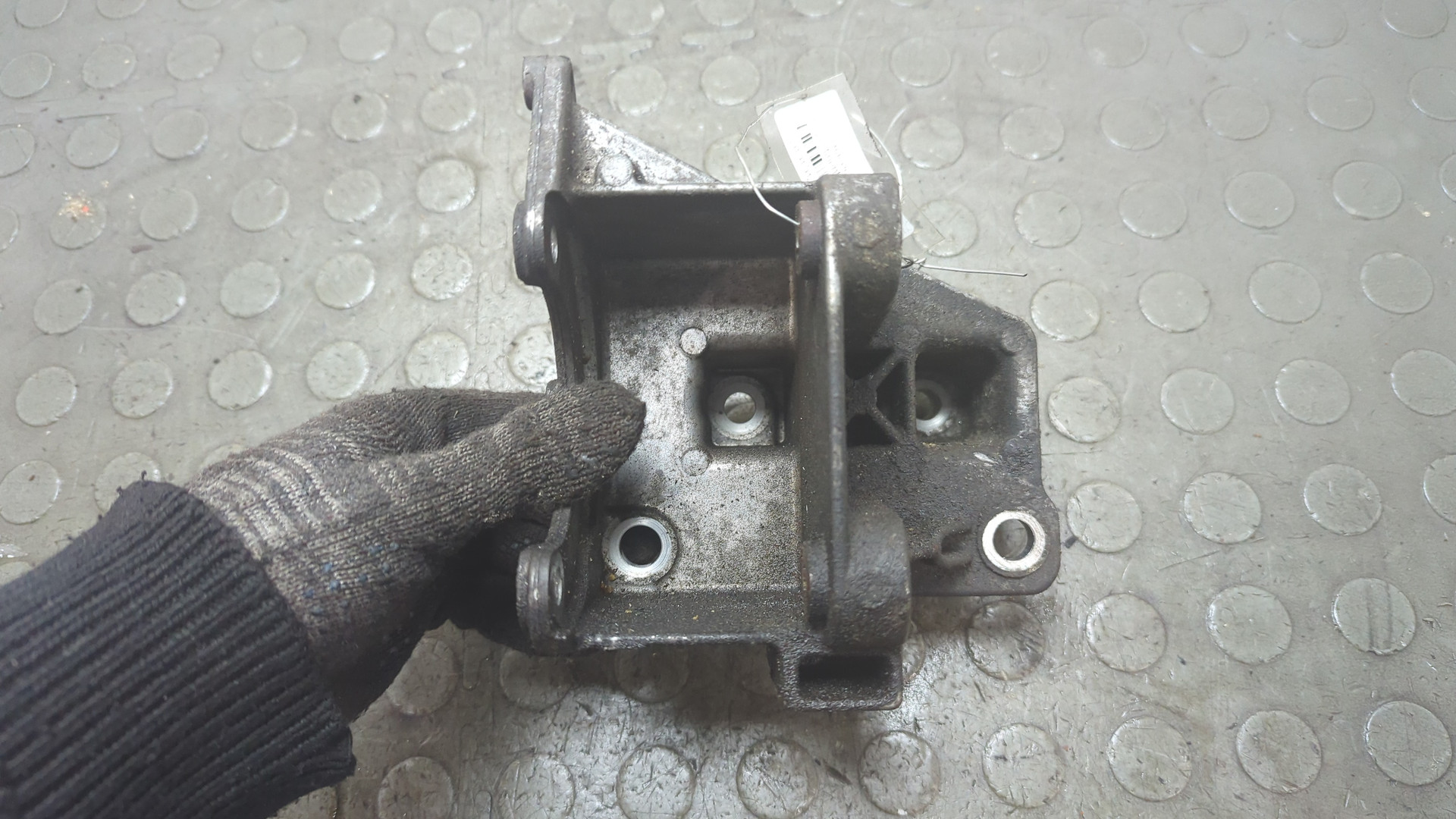 Кронштейн ГУР