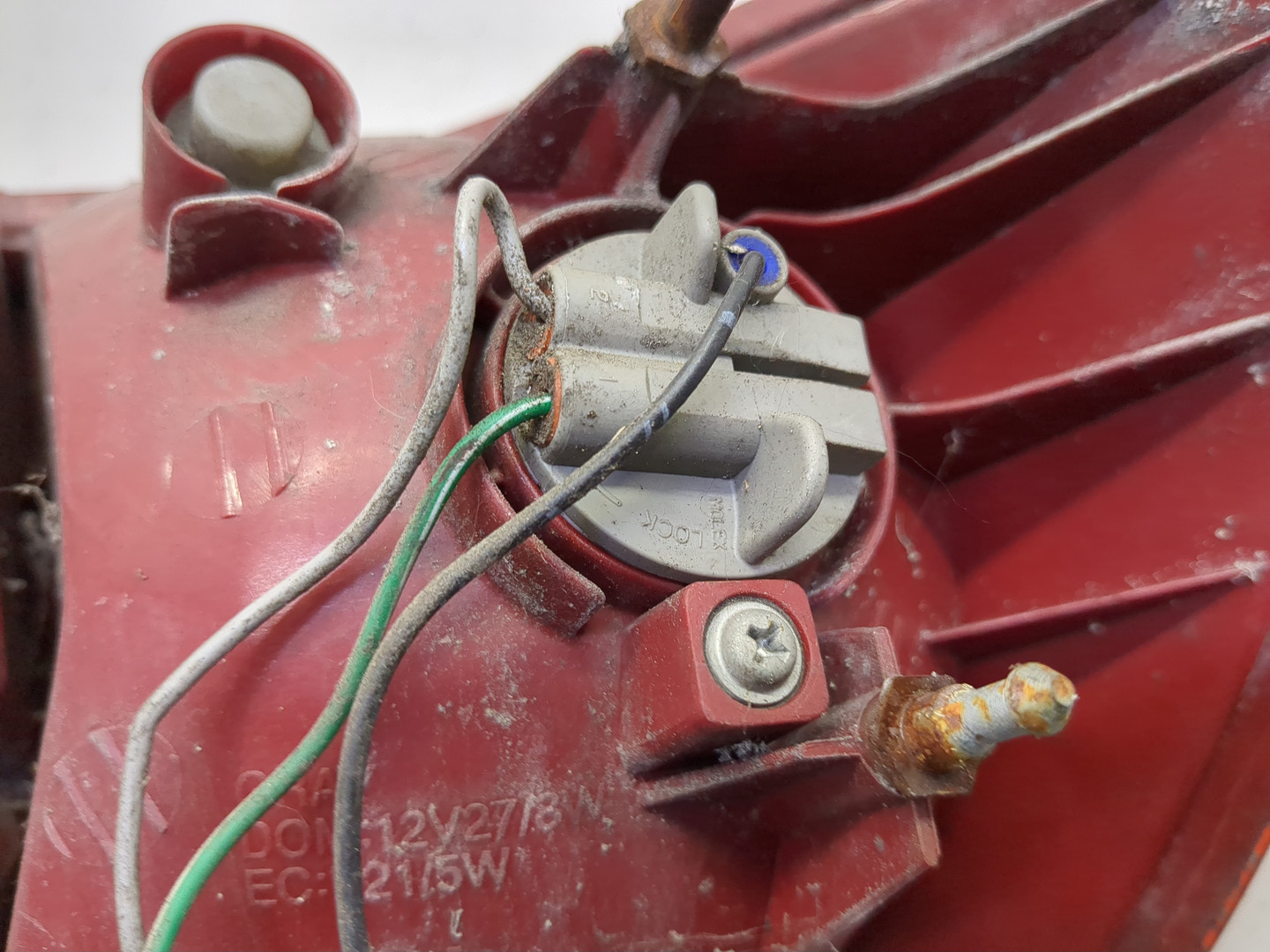 Фонарь задний левый