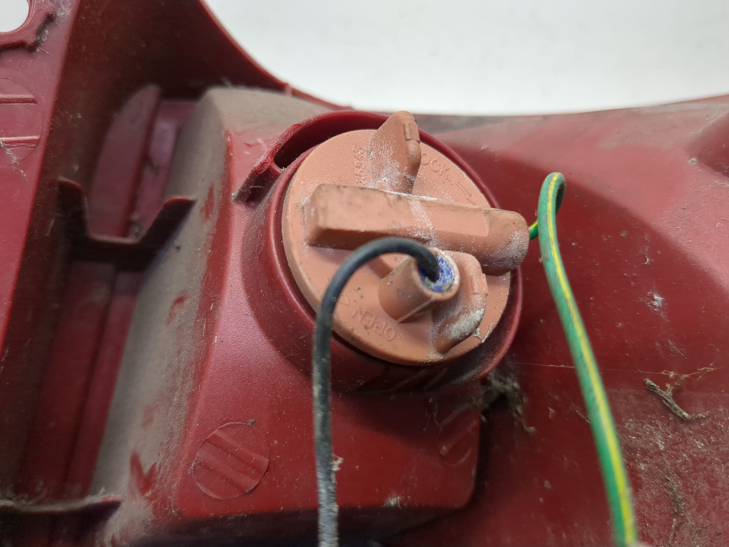 Фонарь задний левый