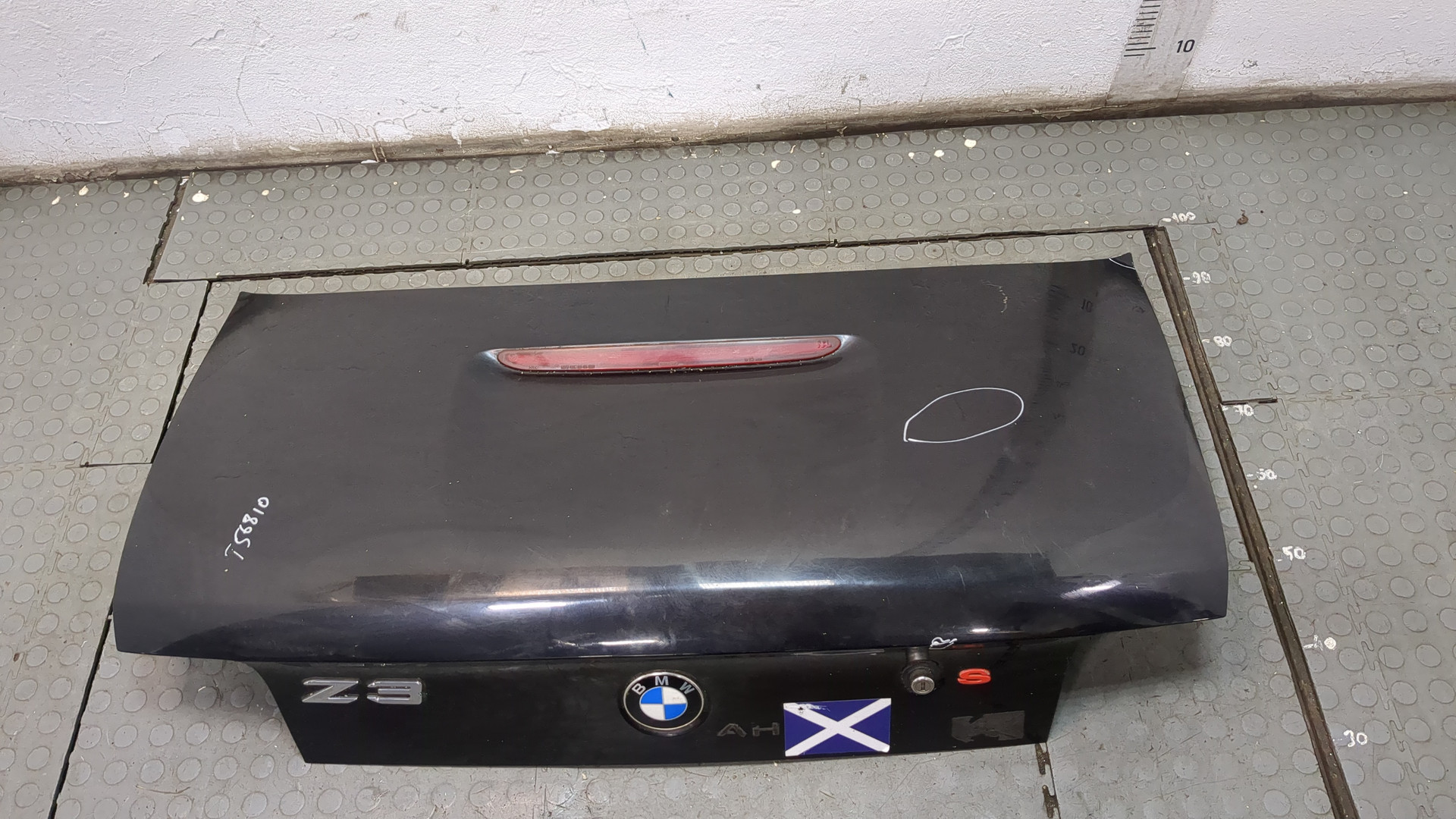 Дверь багажника