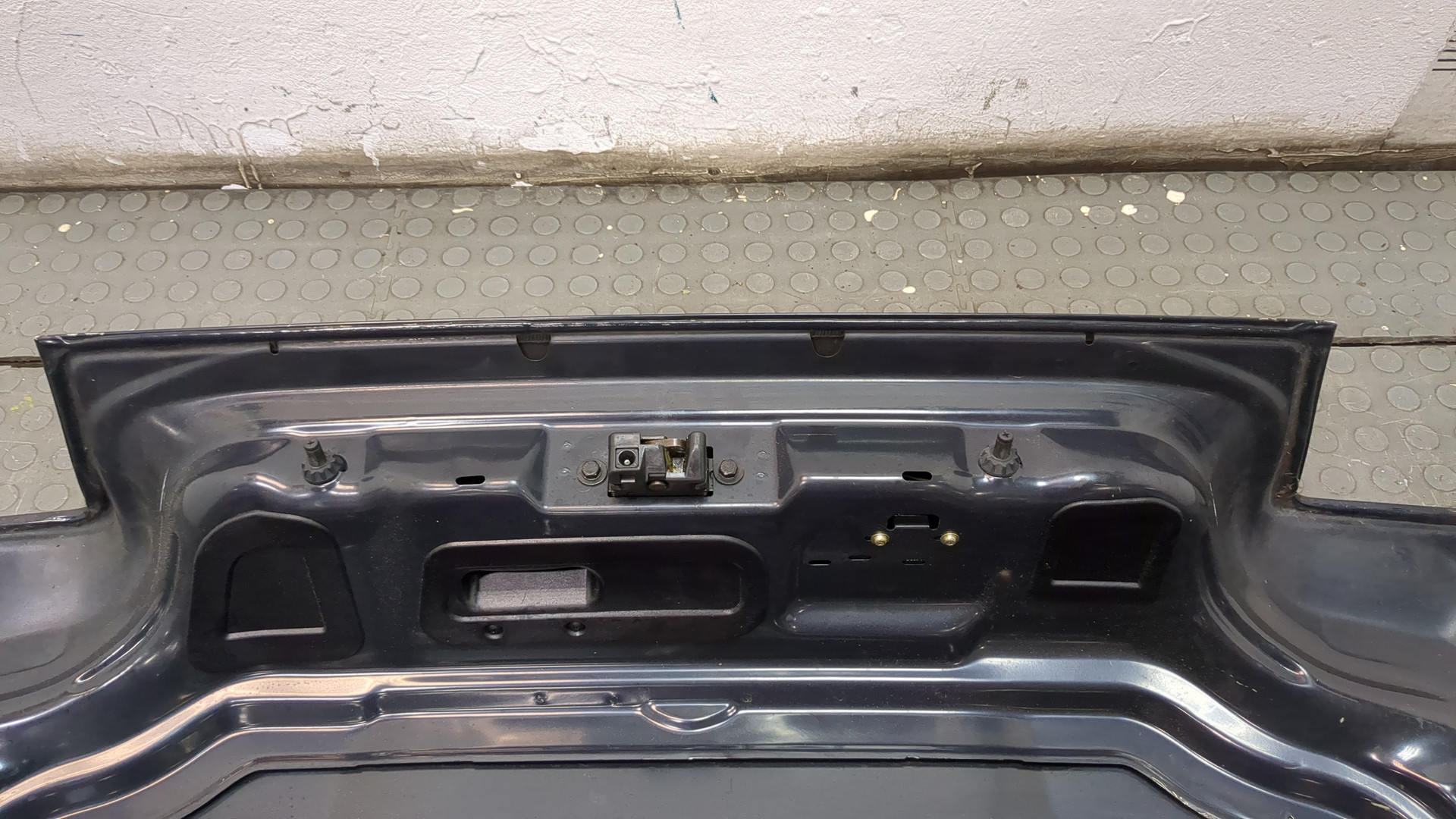 Дверь багажника