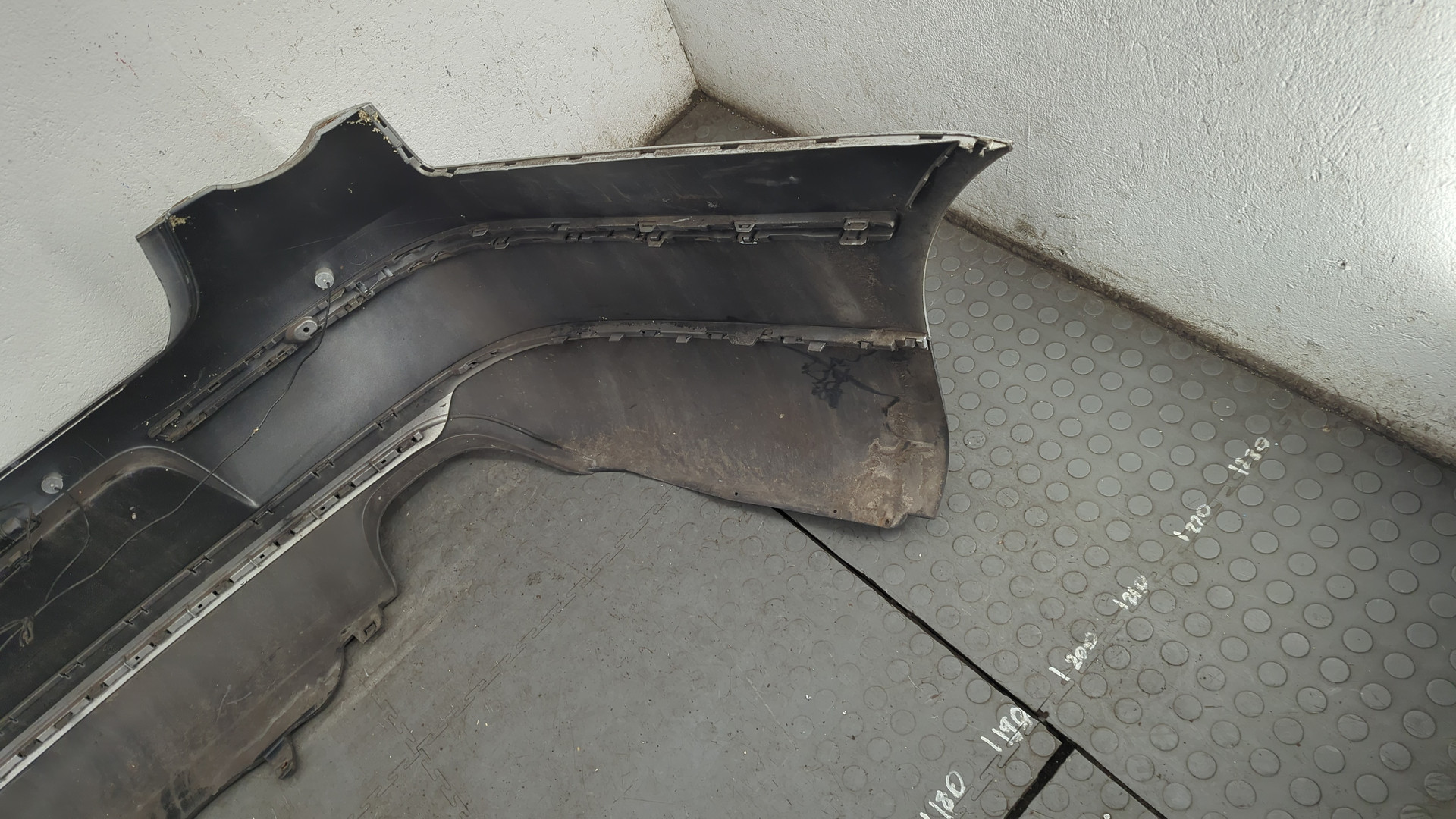 Бампер задний