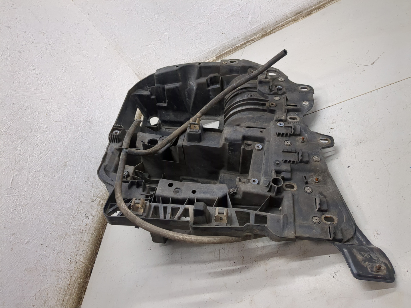 Кронштейн фар правый