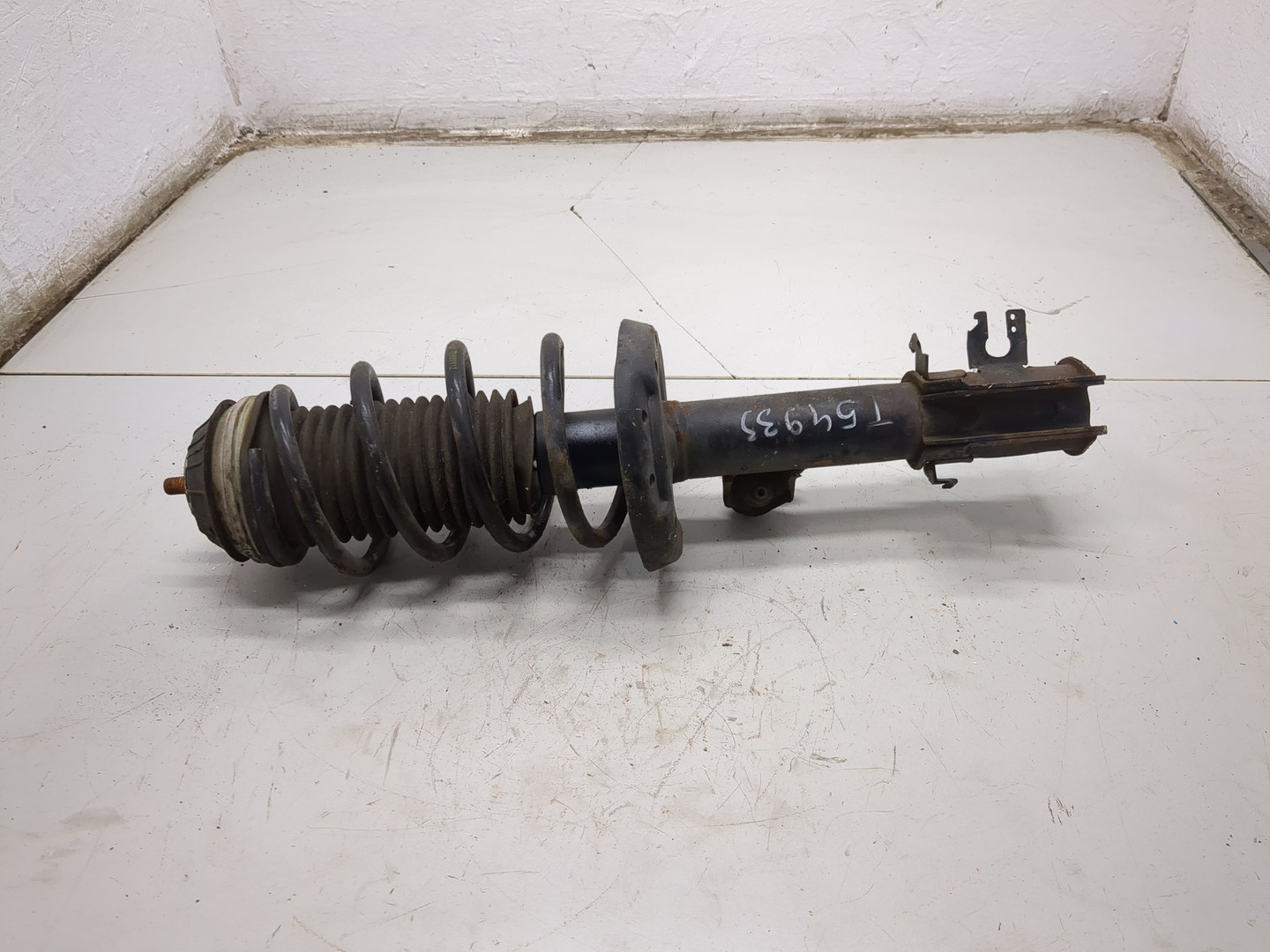 Амортизатор передний правый