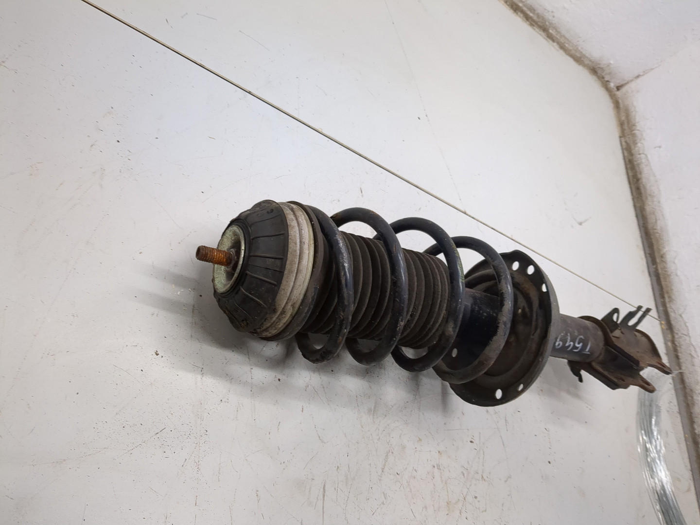 Амортизатор передний правый