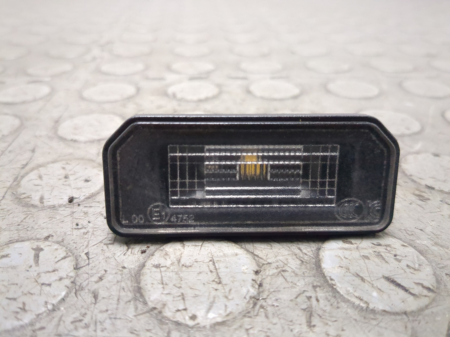 Фонарь подсветки номера