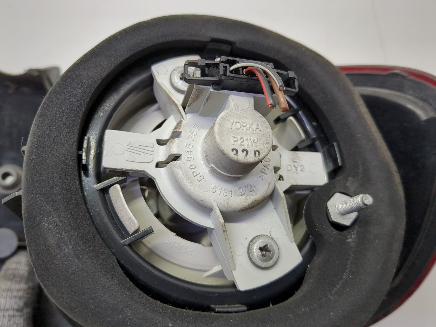 Фонарь задний левый