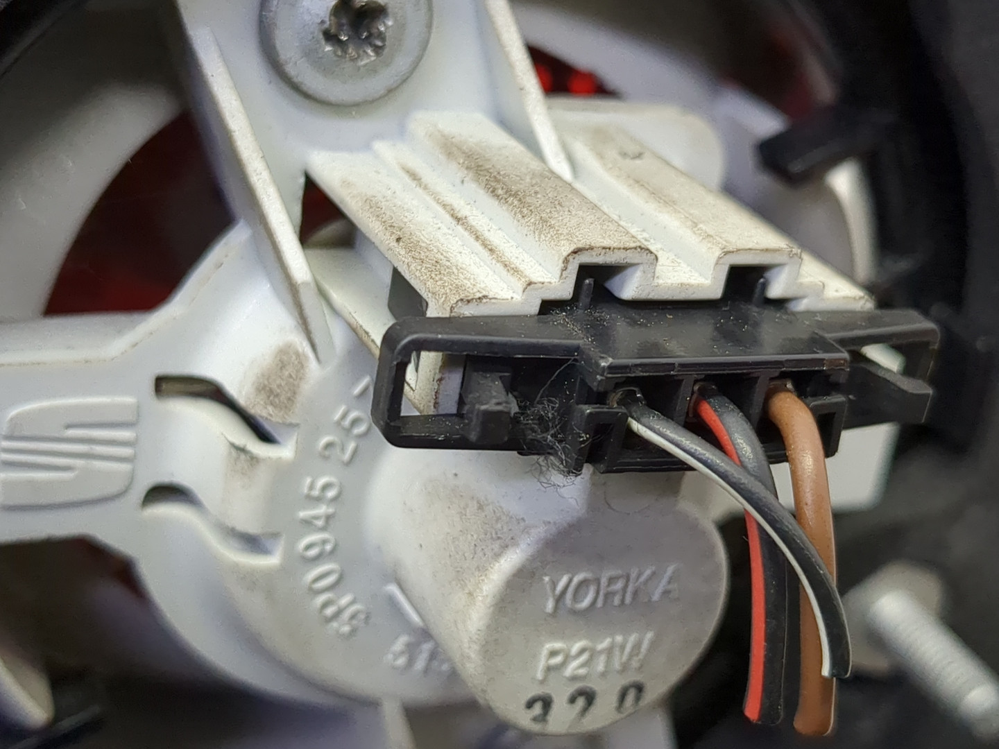 Фонарь задний левый