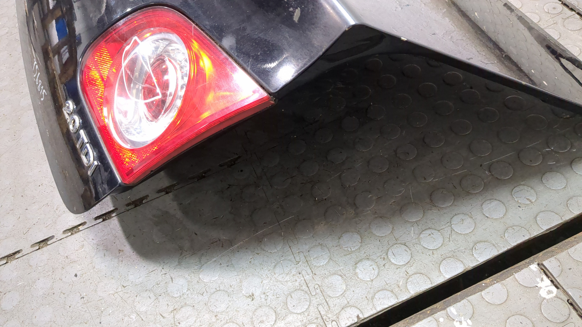 Дверь багажника