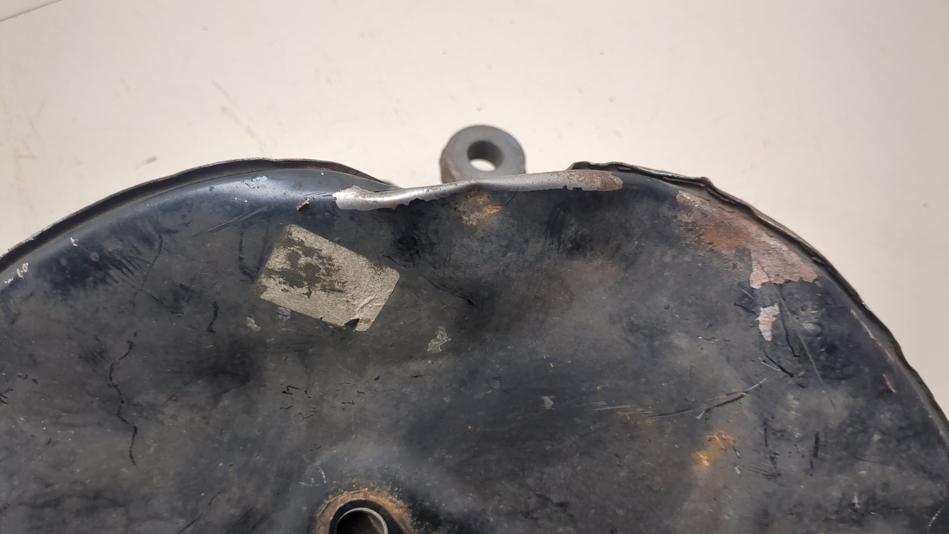 Кулак поворотный передний правый