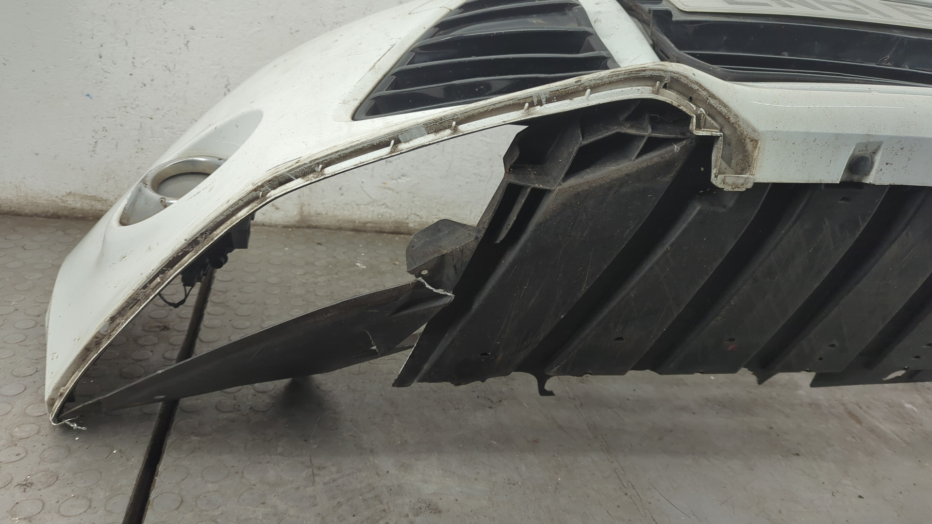 Бампер передний