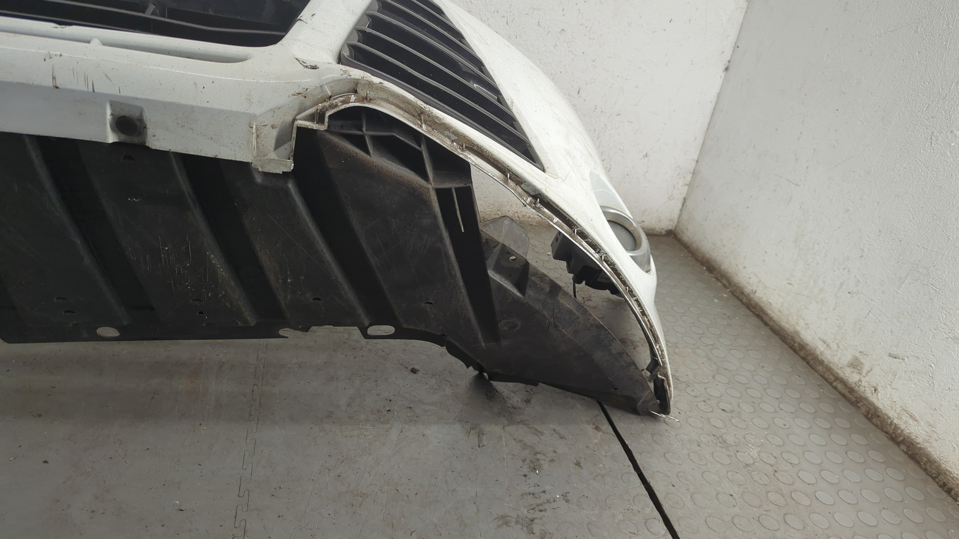 Бампер передний