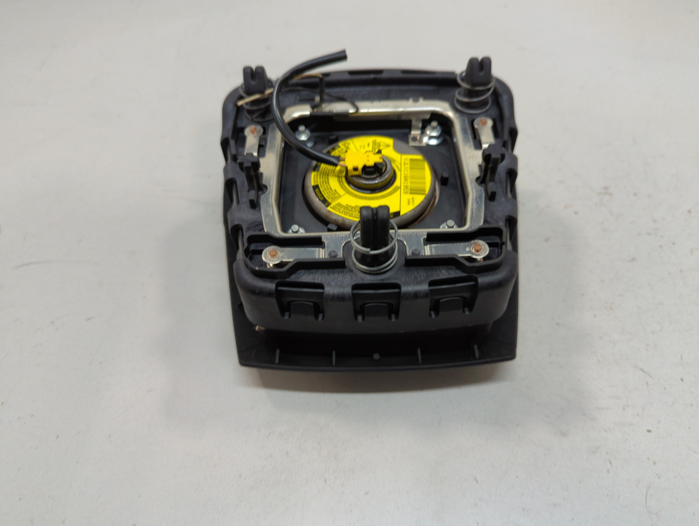 Подушка безопасности в рулевое колесо