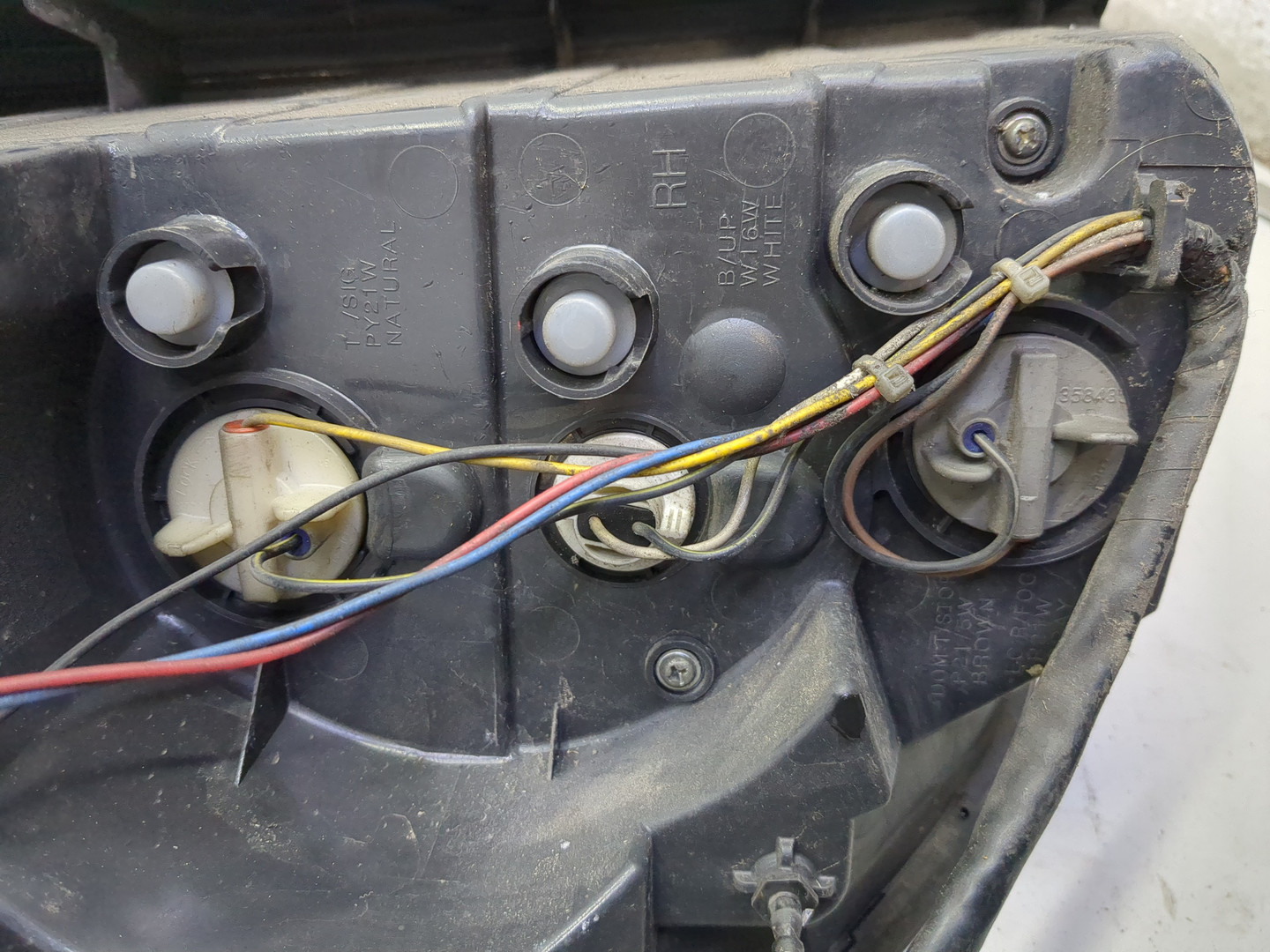 Фонарь задний правый