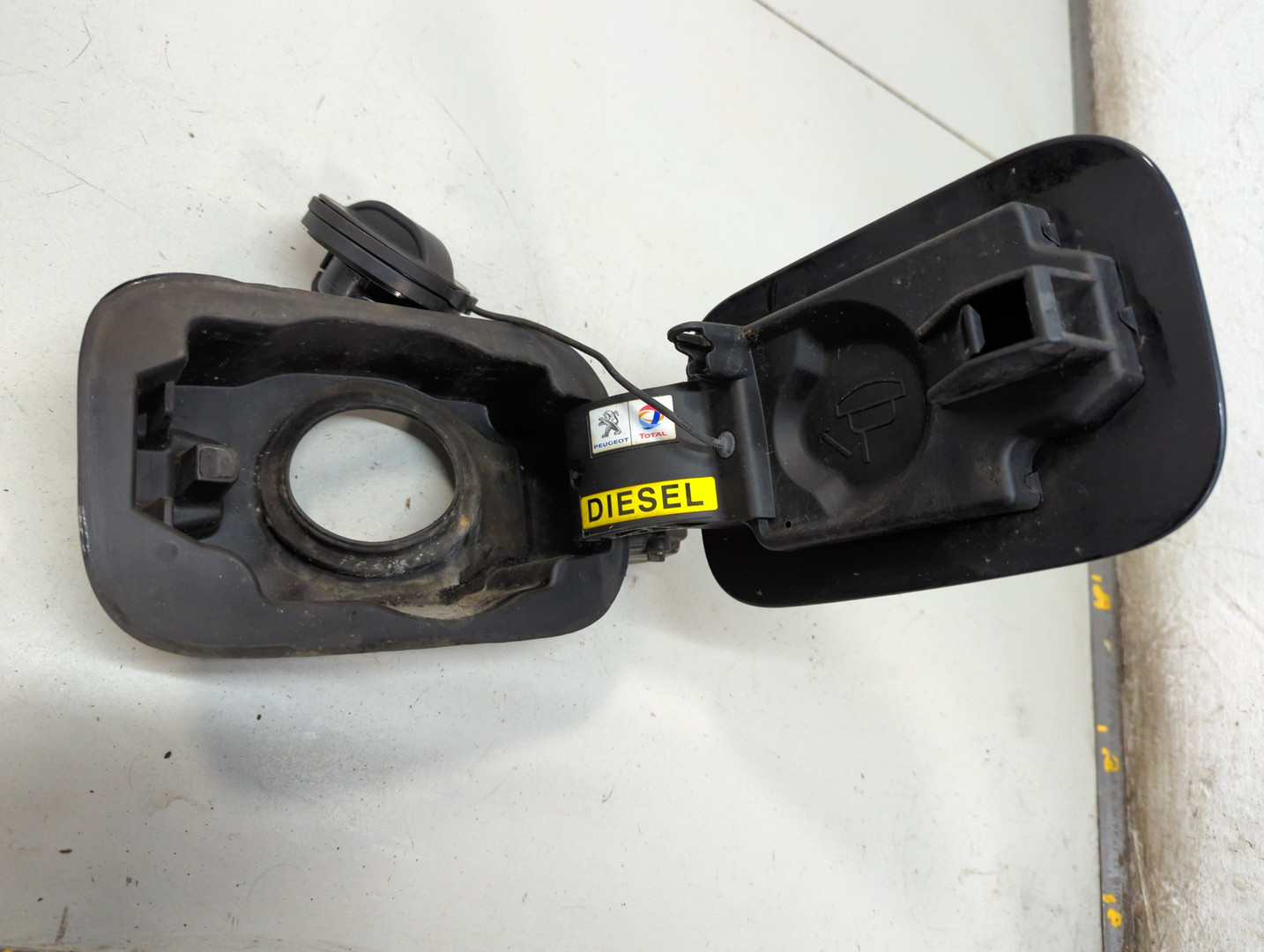 Лючок бензобака