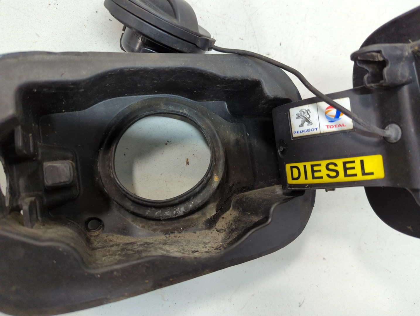 Лючок бензобака