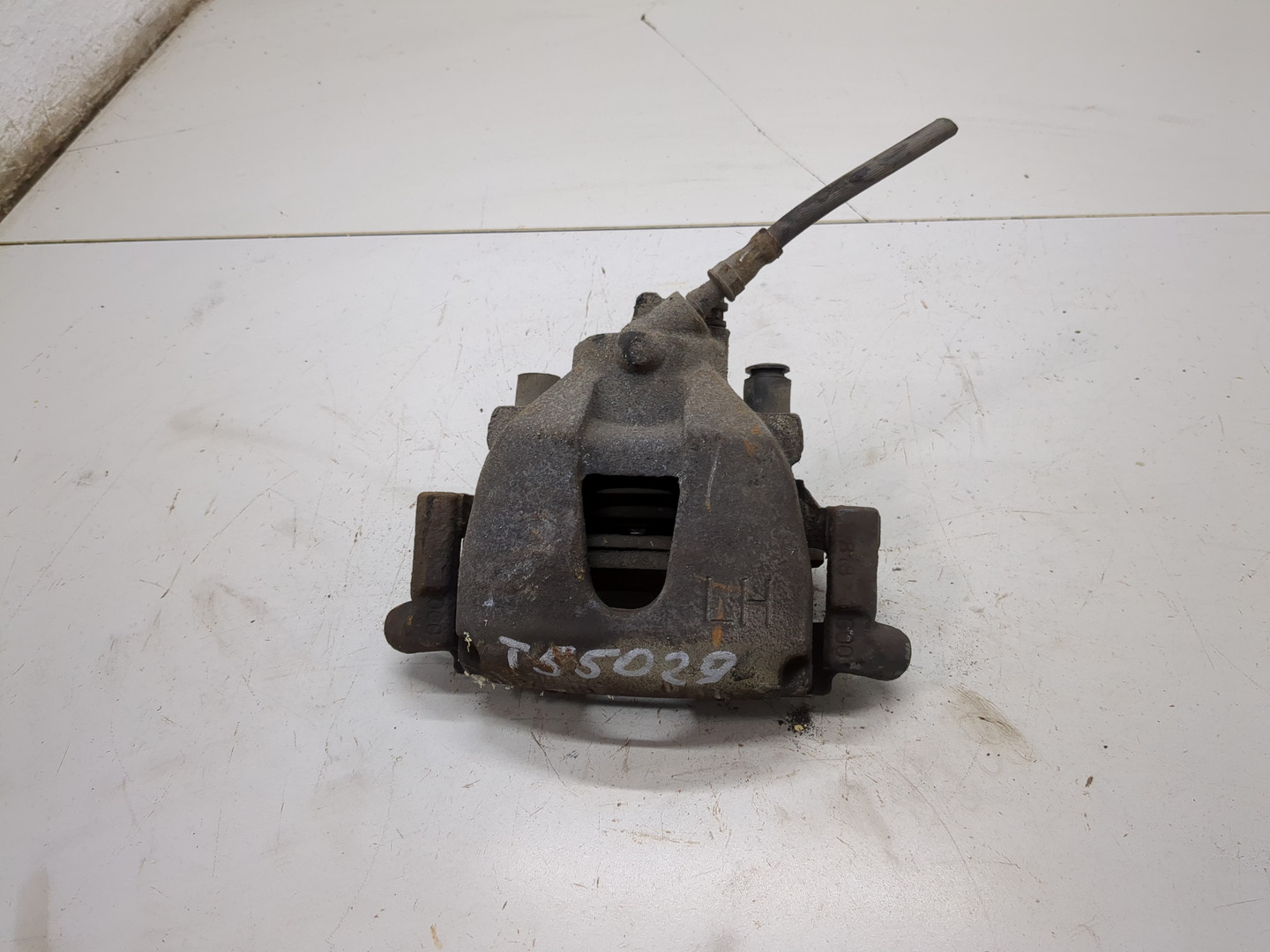 Суппорт передний левый