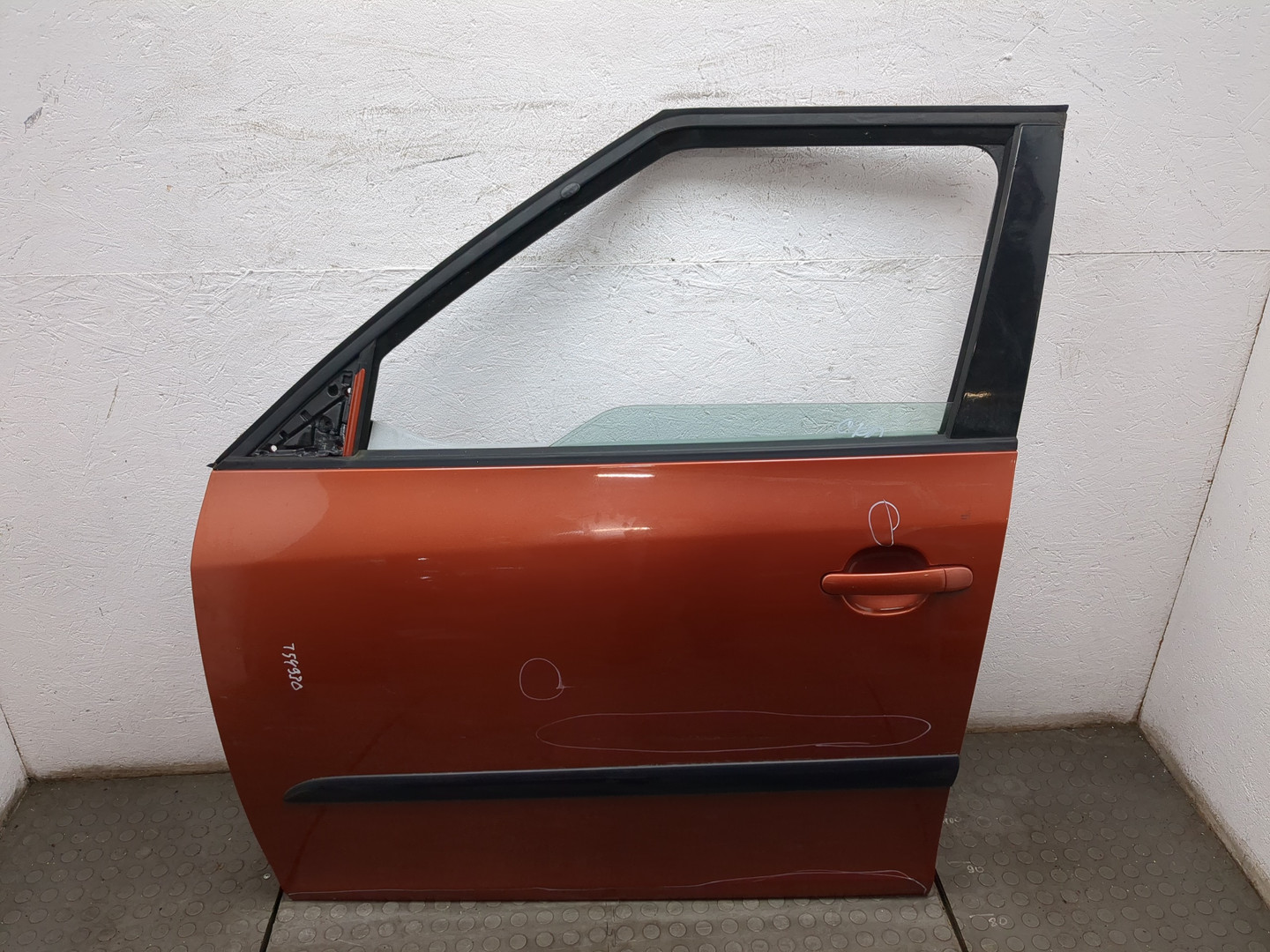 Дверь передняя левая