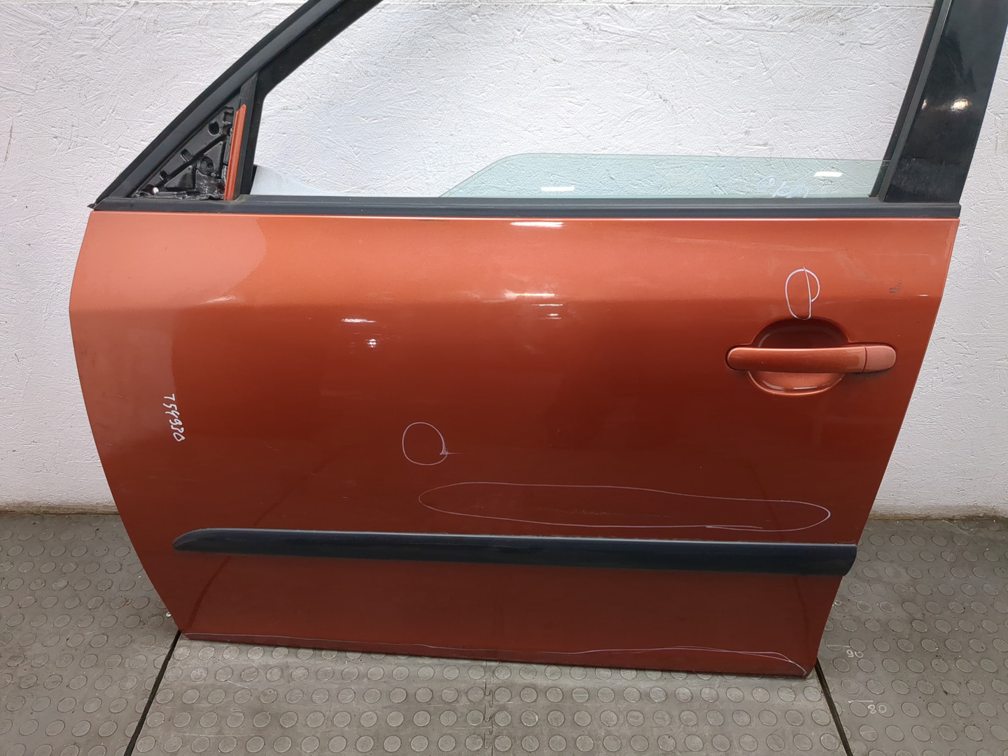 Дверь передняя левая