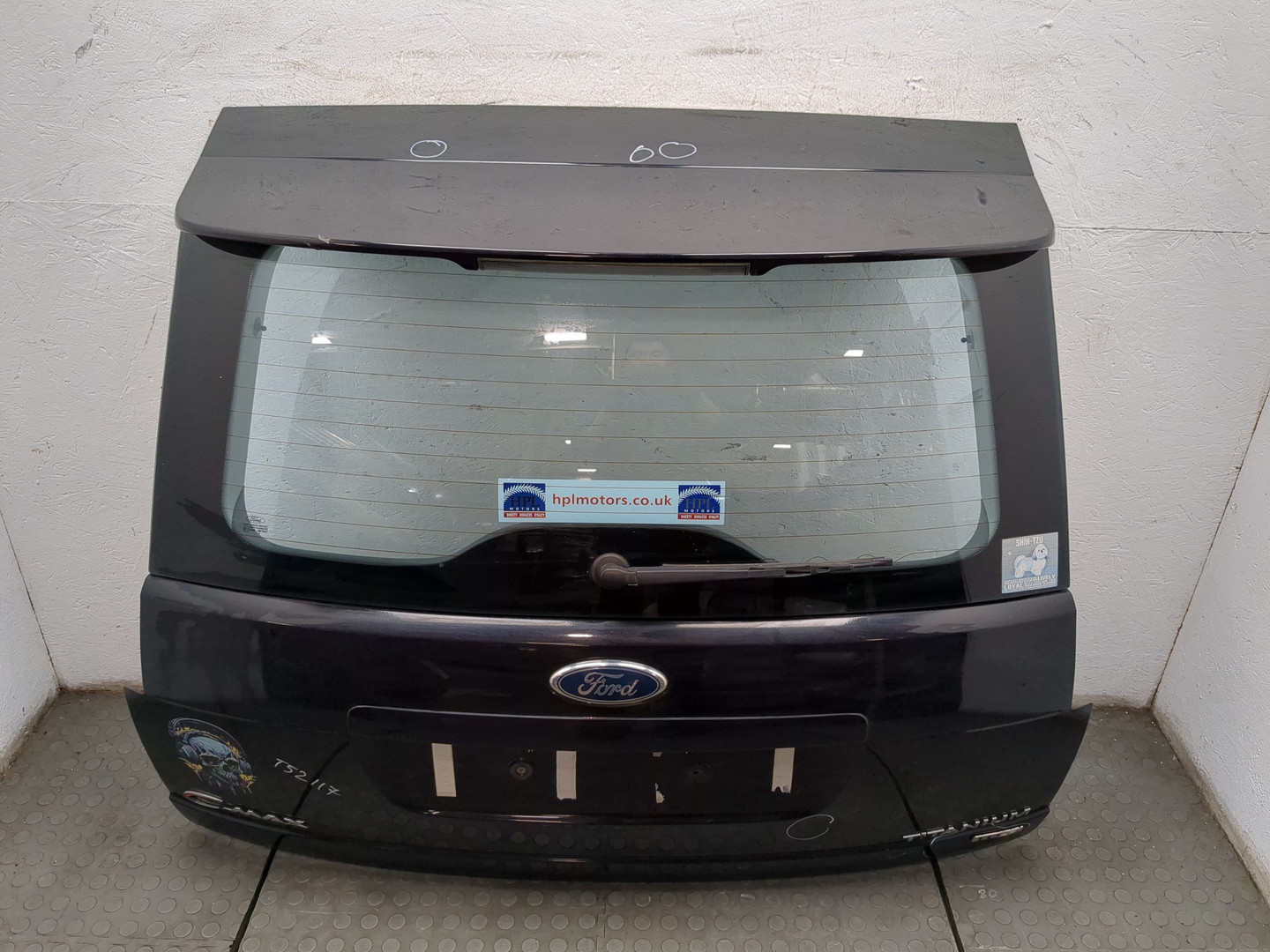 Дверь багажника