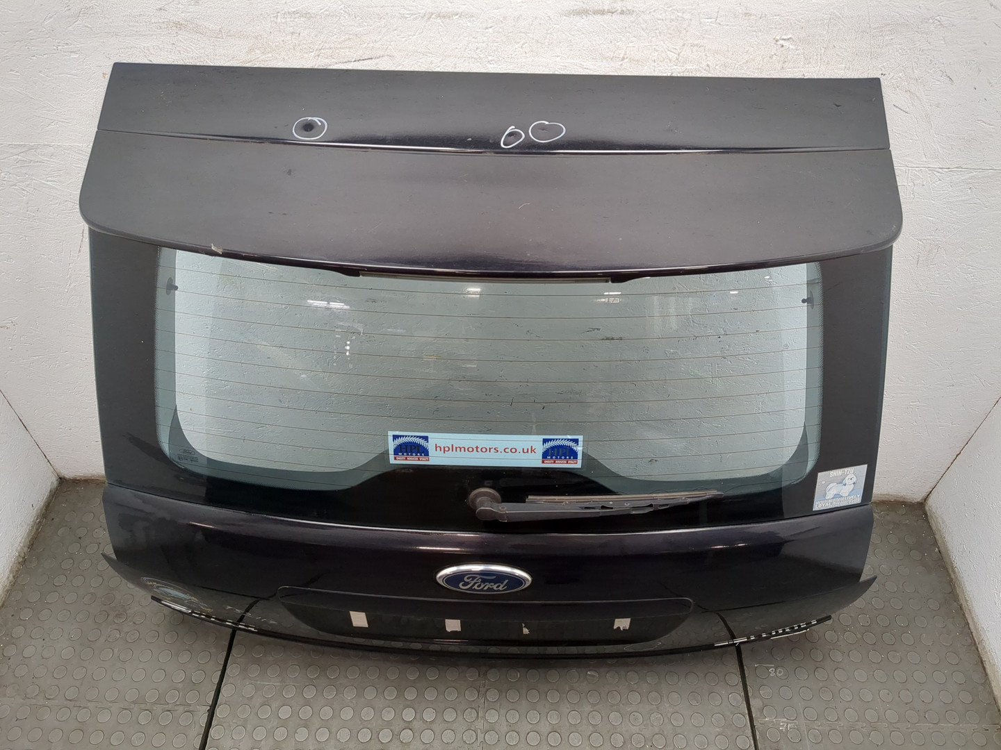 Дверь багажника