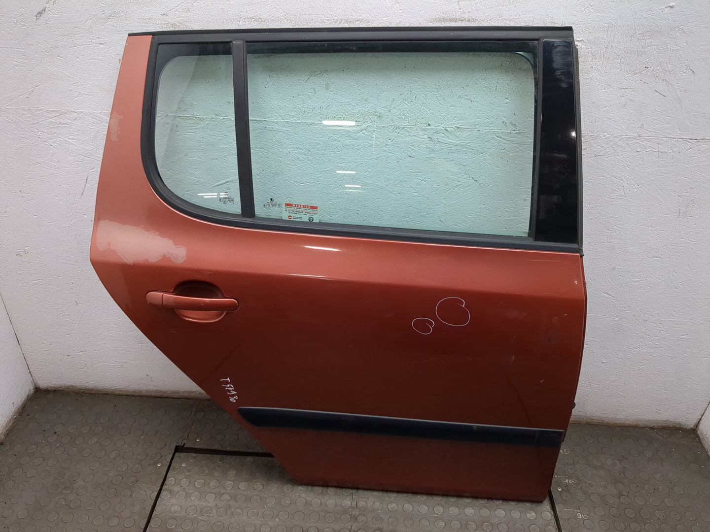 Дверь задняя правая