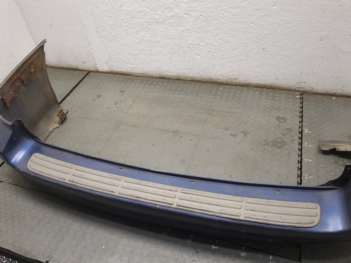 Бампер задний