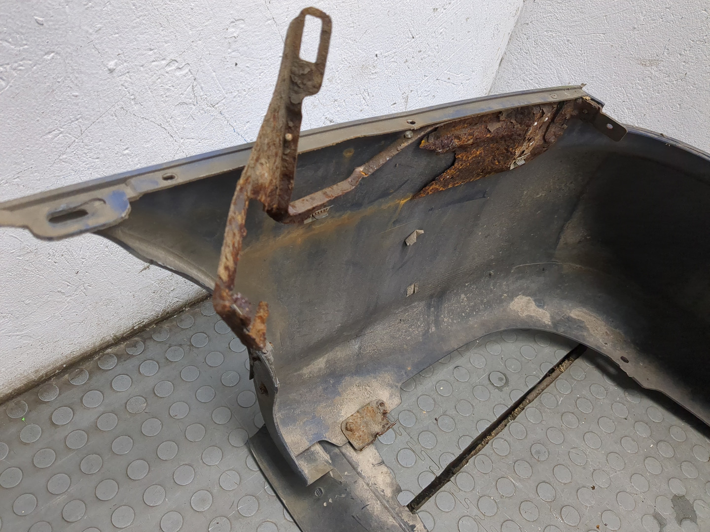 Бампер задний